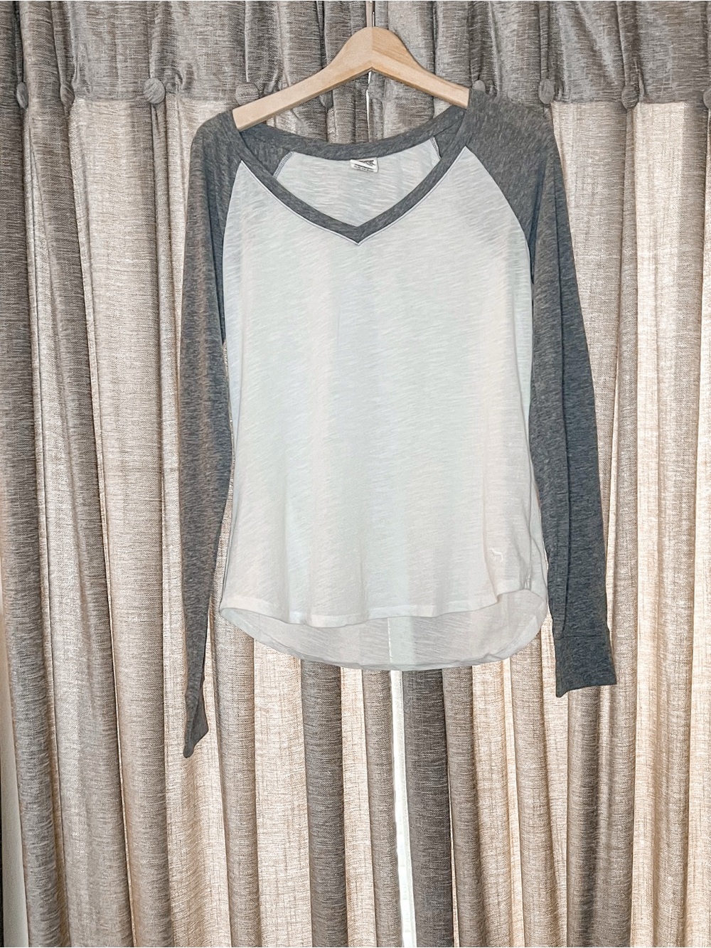 Pink Victoria’s Secret Y2K Raglan Long-Sleeve Top in White and Gray Size Medium